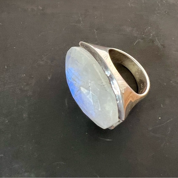 Gorgeous large oval faceted moonstone and sterling silver ring - Picture 2 of 9